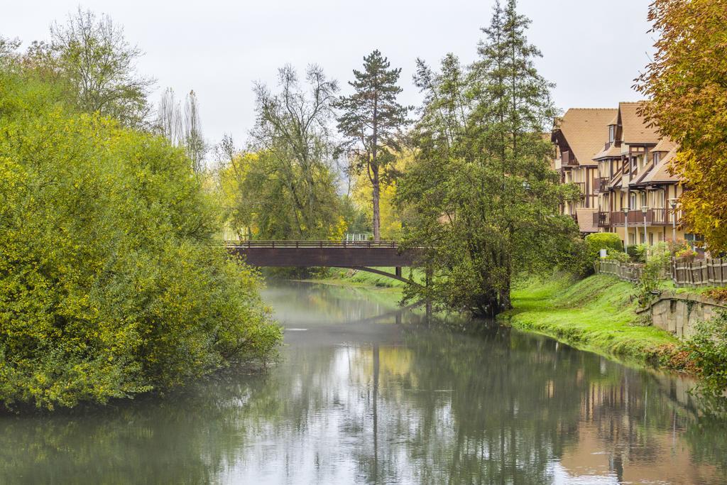 Karma Manoir Des Deux Amants Aparthotel Connelles Kültér fotó