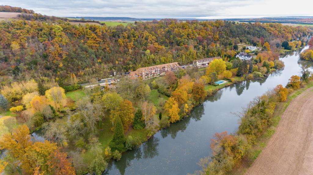 Karma Manoir Des Deux Amants Aparthotel Connelles Kültér fotó