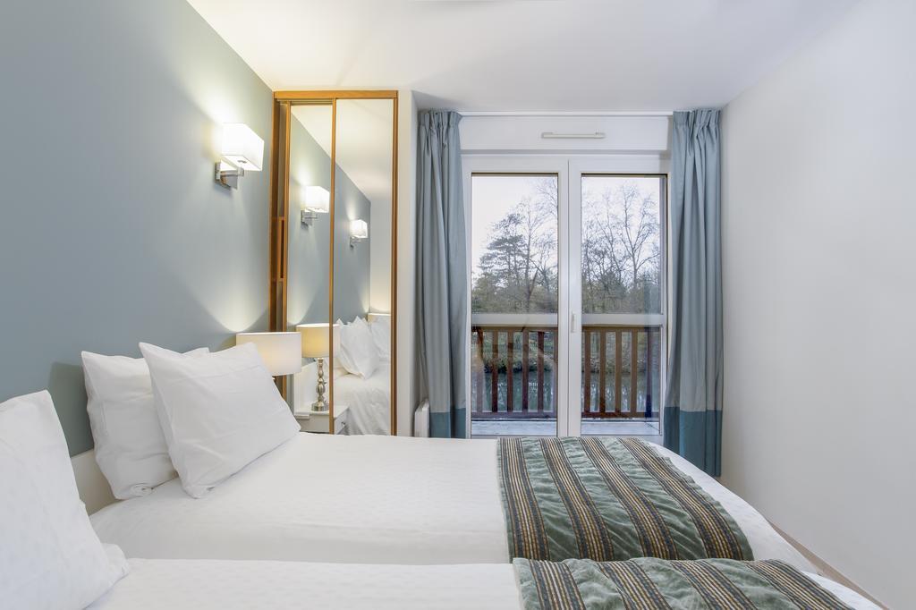Karma Manoir Des Deux Amants Aparthotel Connelles Kültér fotó