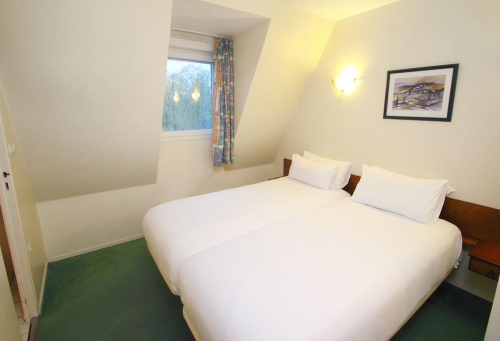 Karma Manoir Des Deux Amants Aparthotel Connelles Kültér fotó