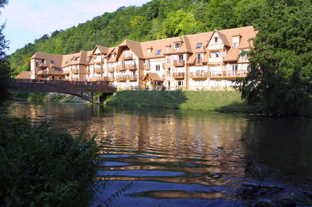 Karma Manoir Des Deux Amants Aparthotel Connelles Kültér fotó