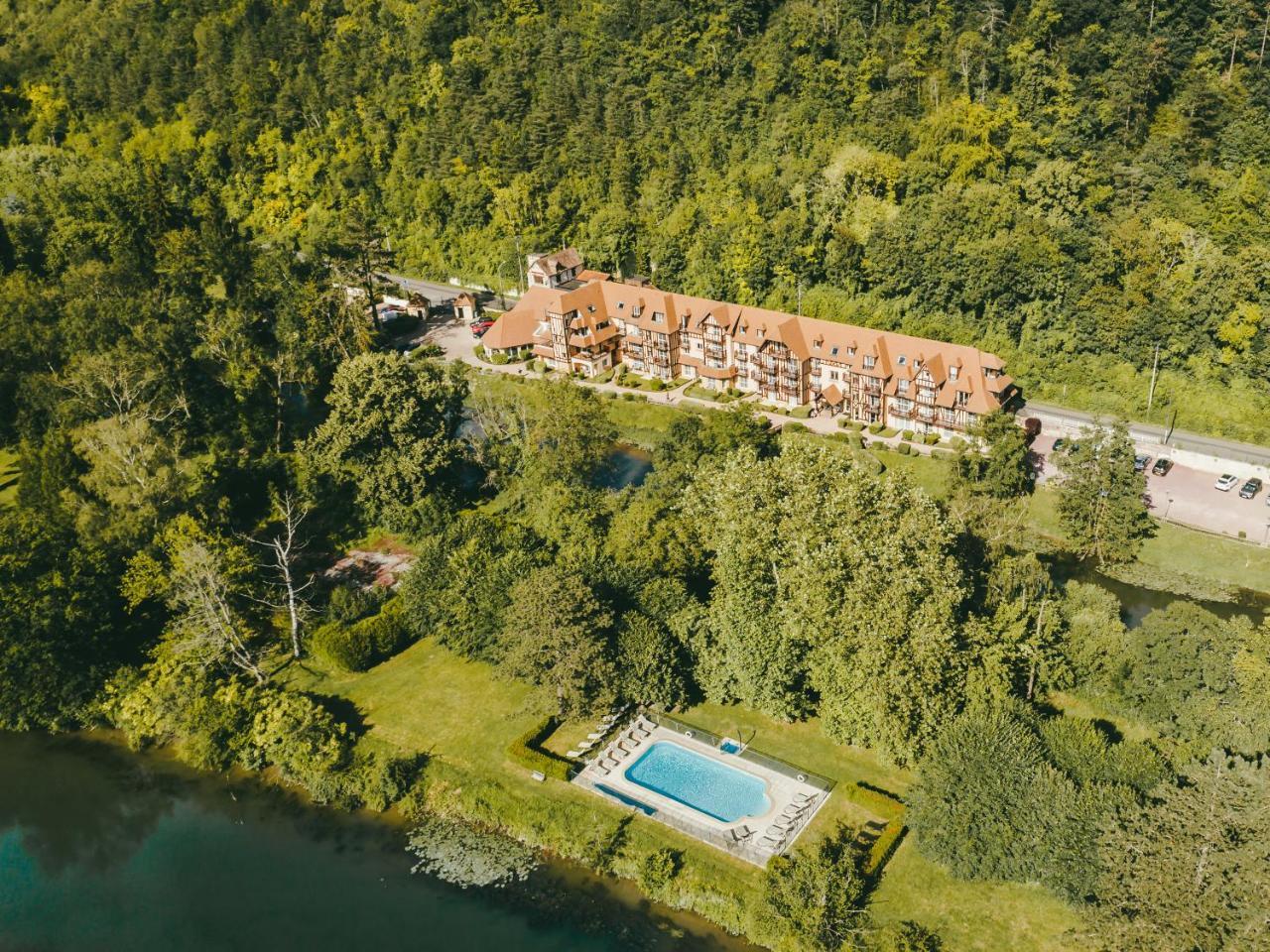 Karma Manoir Des Deux Amants Aparthotel Connelles Kültér fotó