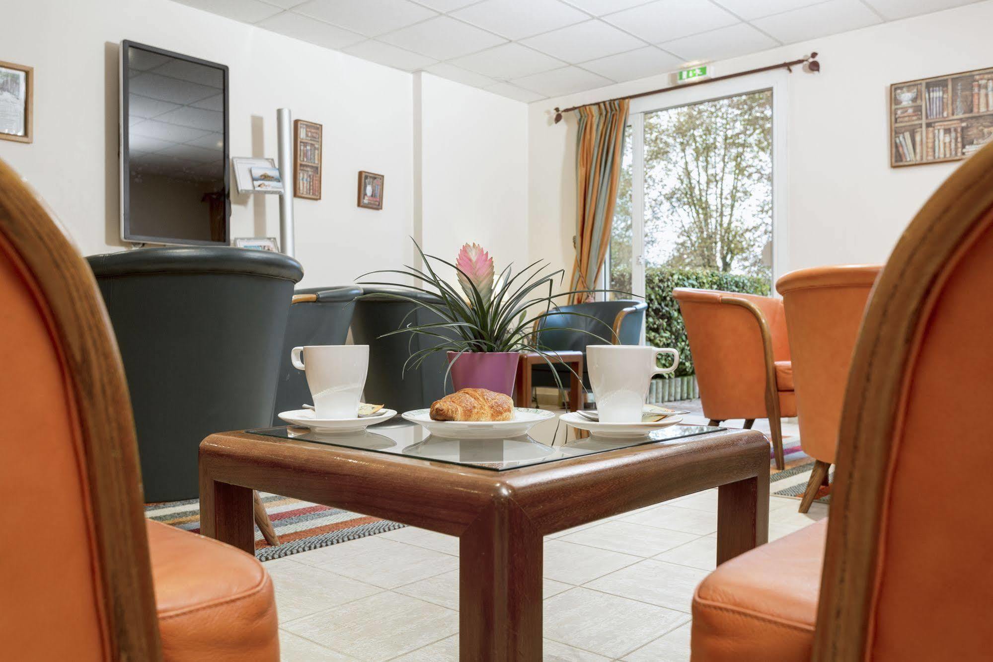 Karma Manoir Des Deux Amants Aparthotel Connelles Kültér fotó