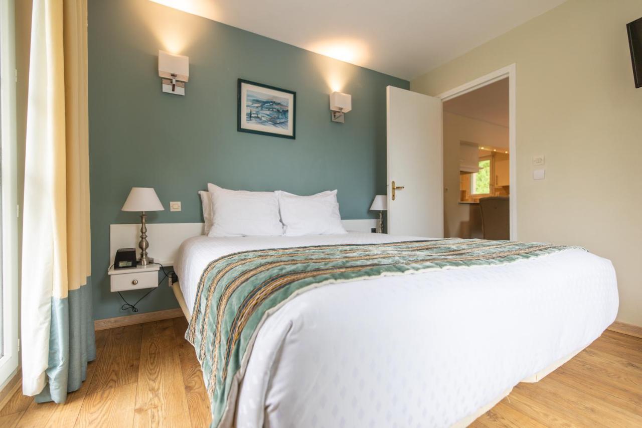 Karma Manoir Des Deux Amants Aparthotel Connelles Kültér fotó
